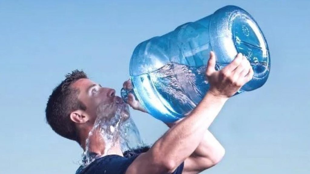 Костромичам рекомендуют в жару пить меньше водки и больше воды