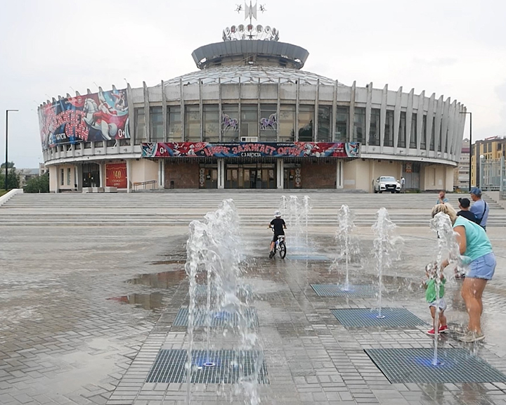 Теперь с фонтаном: в Костроме появилась новая зона отдыха у цирка