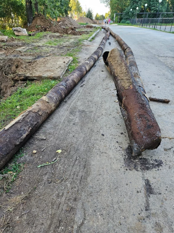 Жителям костромского посёлка показали ужасные трубы, по которым им поступала вода