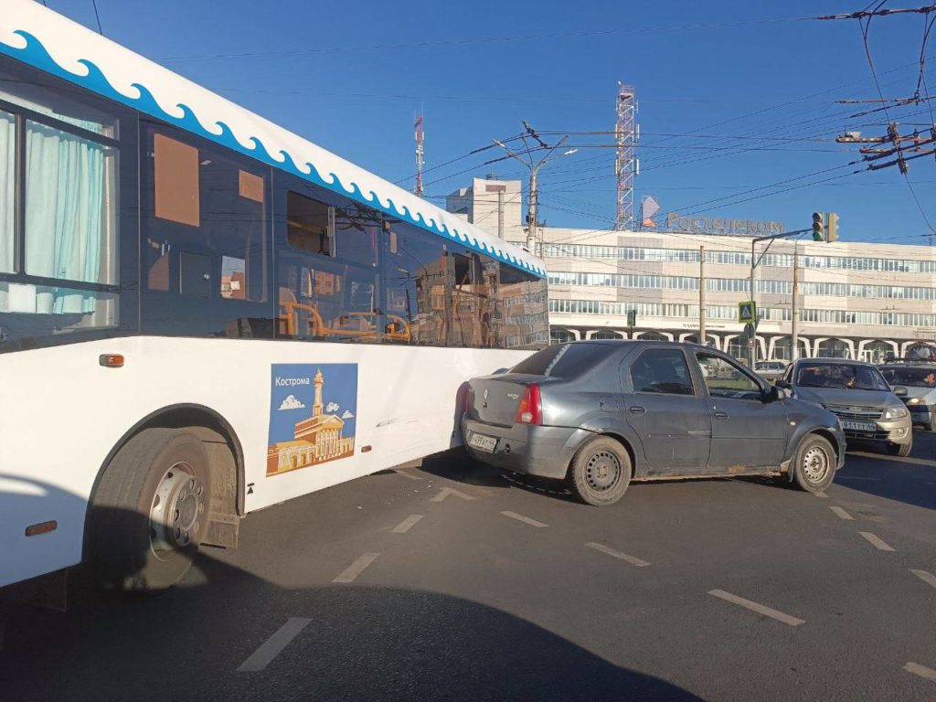 На улице Советской в Костроме за три дня произошли 3 аварии с участием автобусов