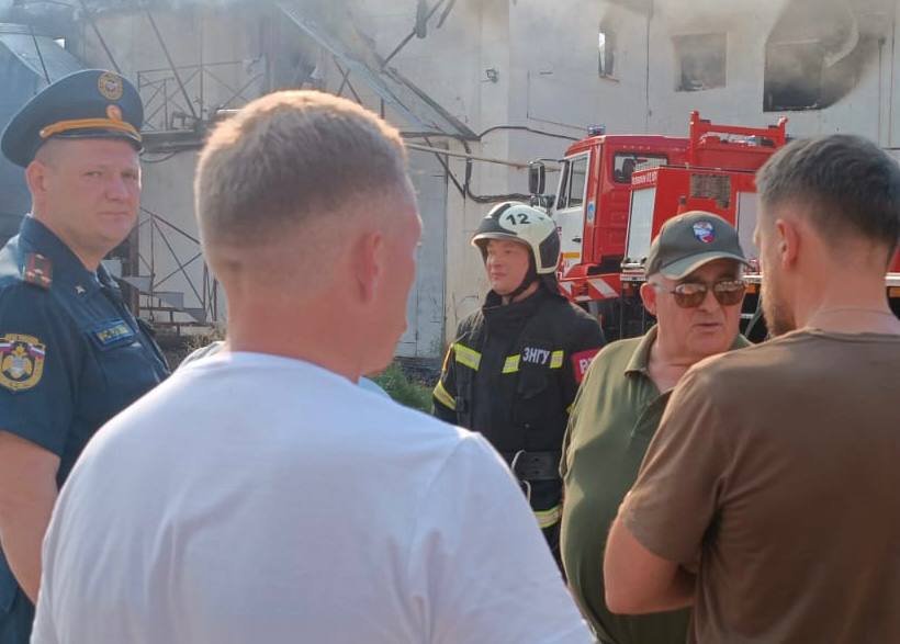 Губернатор Сергей Ситников выехал на место пожара на улице Коммунаров в Костроме