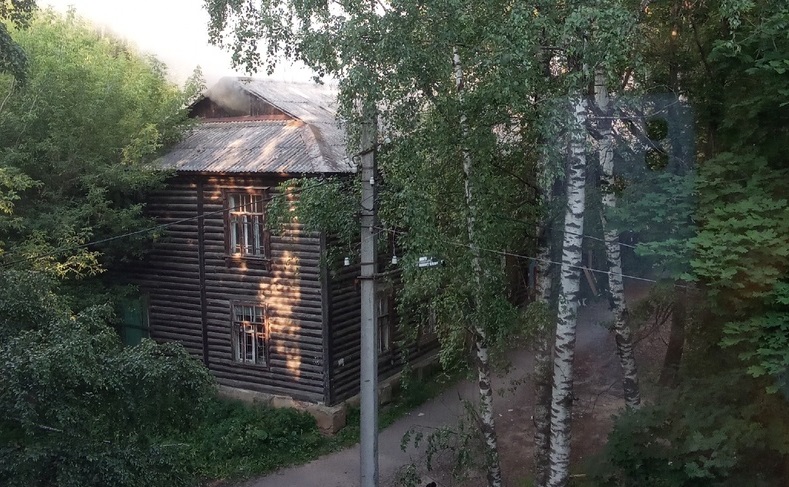 В Костроме опять загорелся аварийный барак на месте будущей стройки в Березовой Роще