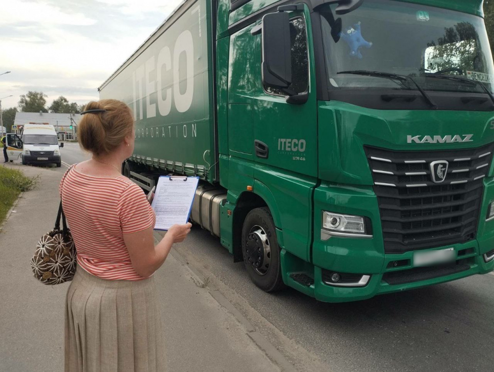 Водители фур получили больше сотни штрафов за проезд по улицам Костромы