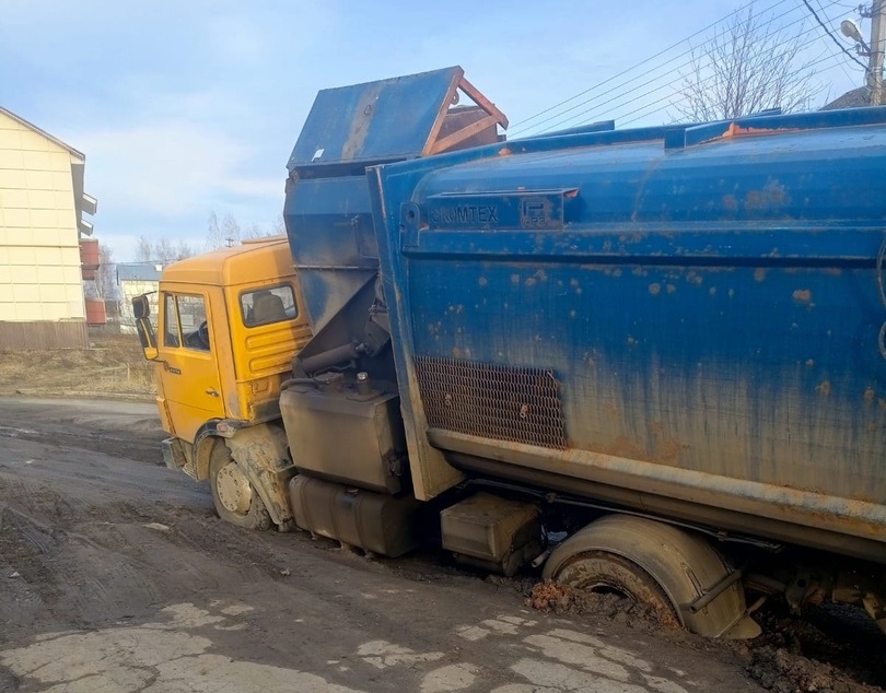 Дорогу в костромском поселке, на которой проваливались под землю мусоровозы, отремонтируют не раньше 2025 года