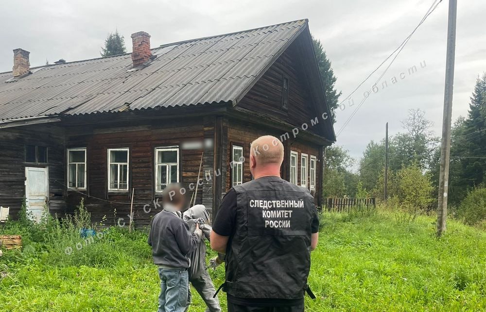 В Костромской области пьяный мужчина пырнул в живот сожителя матери