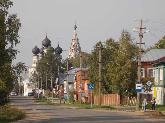 В костромском селе от дождя и вандалов спасли древнюю церковь (ФОТО)