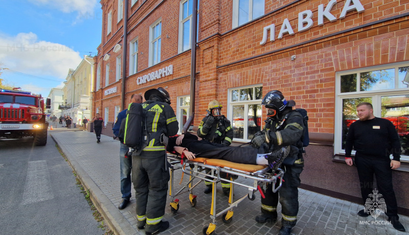 “Кровь” и пострадавшие: в Костроме прошла эпичная эвакуация из ресторана