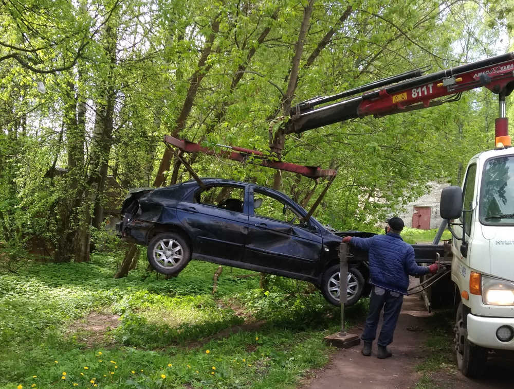 Костромичи активно жалуются на неправильную парковку во дворах