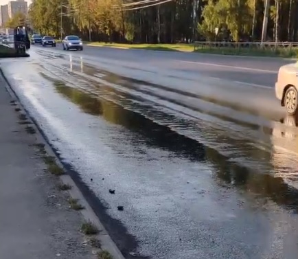 В Костроме несколько дней топит канализацией улицу Профсоюзную