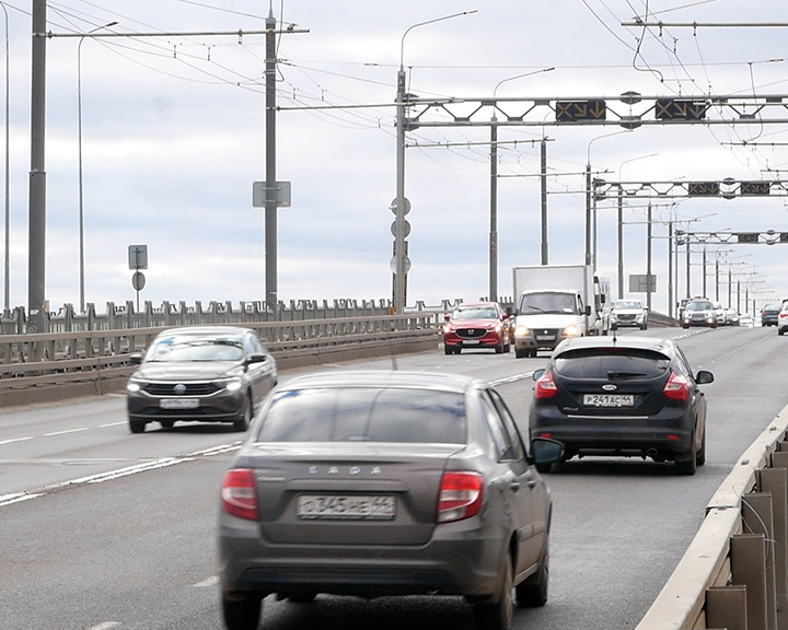 Власти Костромы объяснили, зачем нужны выделенные полосы у моста через Волгу