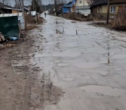 «По колено в грязи»: в городе Шарье Костромской области плохо восстановили дороги после газификации