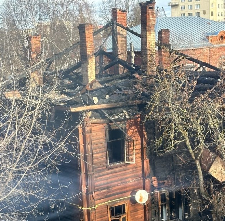 В Костроме просле очередного пожара законсервируют памятник архитектуры на улице Шагова