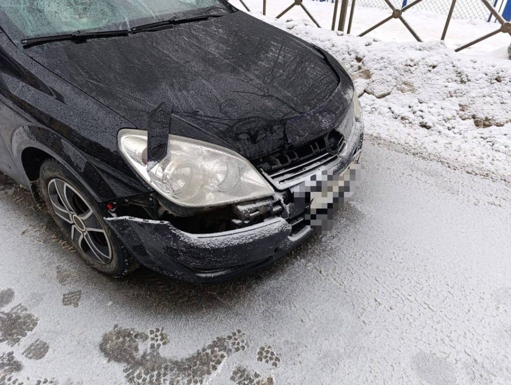Прокуратура выясняет обстоятельства наезда автомобиля на школьницу в Костроме