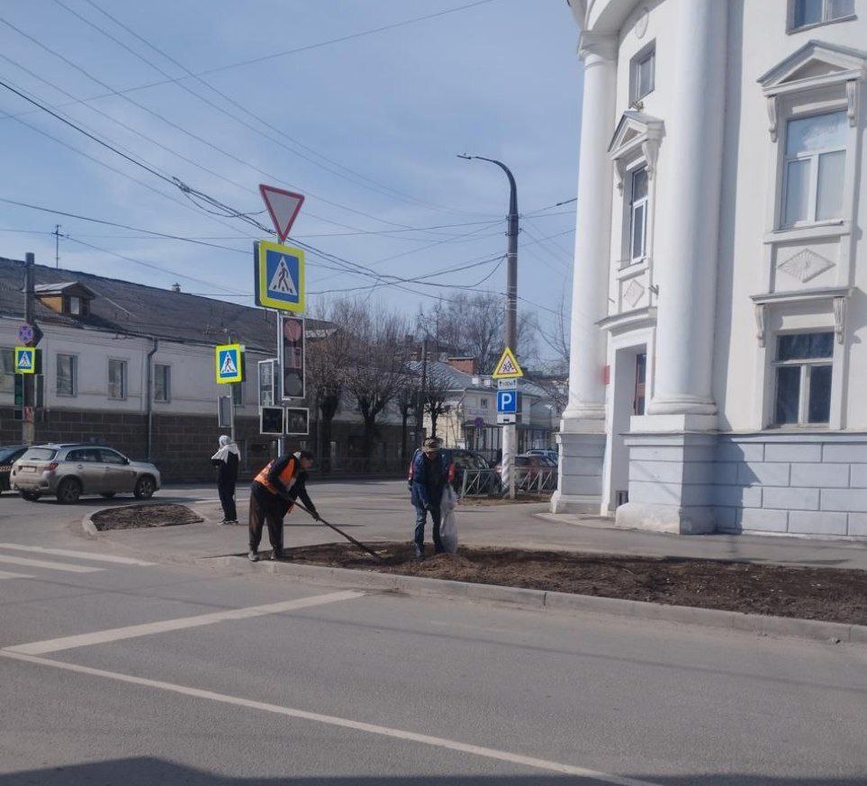 В Костроме приводят в порядок гарантийные участки дорог