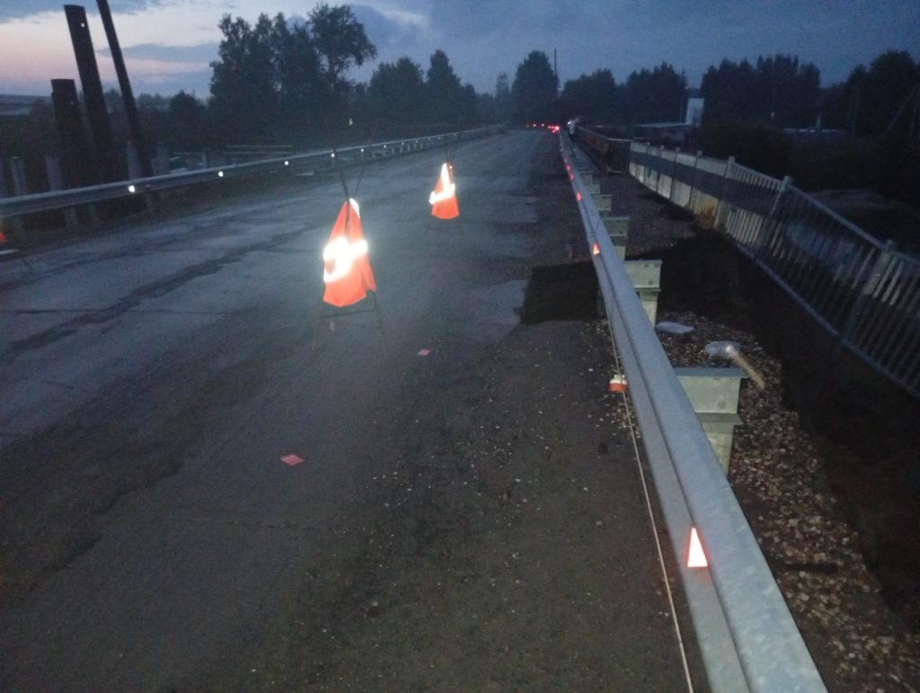 Мост размыло дождевой водой в Костромской области