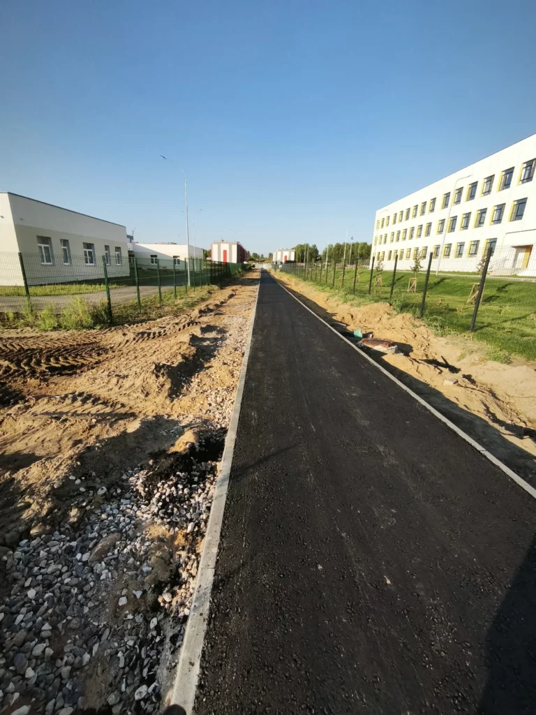 У новой поликлиники в Костроме появился ровный тротуар