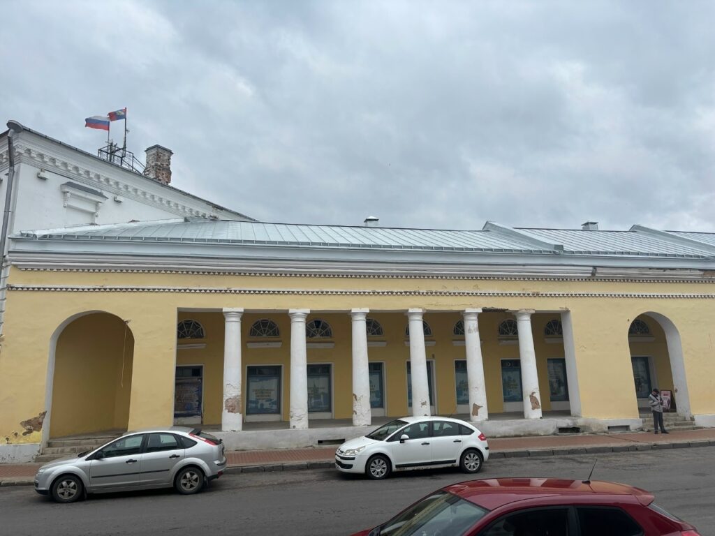 Крышу Табачных рядов в Костроме привели в порядок
