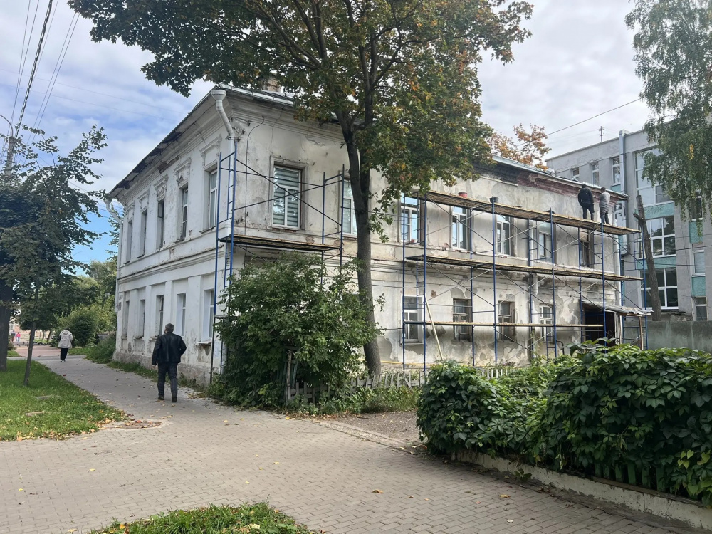 Фасады исторических зданий в центре Костромы приводят в порядок за счет туристов