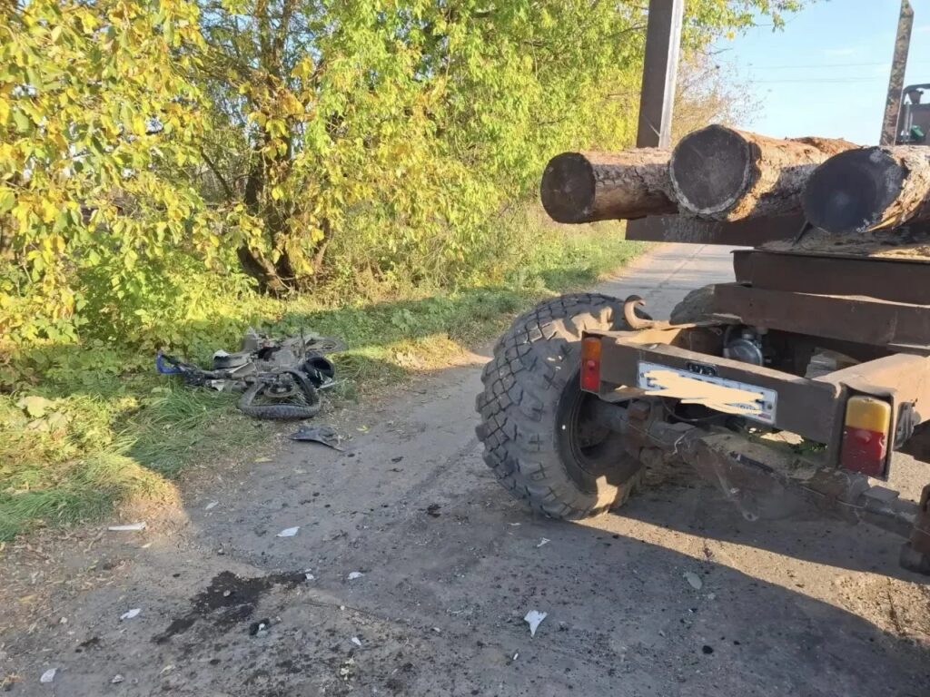 12-летний питбайкер влетел в лесовоз на костромской трассе