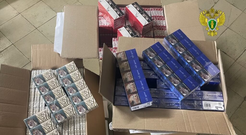 Костромич прятал в гараже 54 500 пачек сигарет