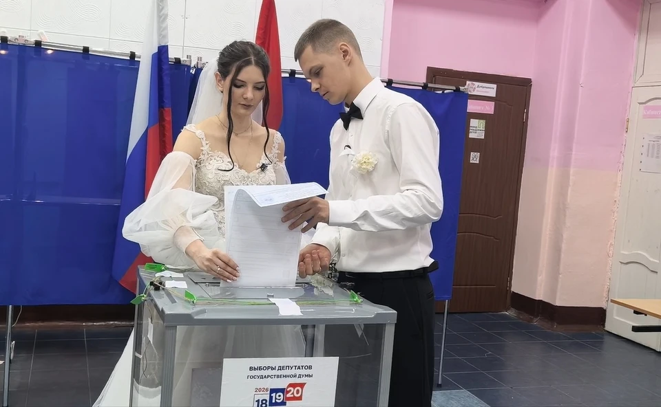 Костромские молодожены приехали на избирательный участок прямо из ЗАГСа