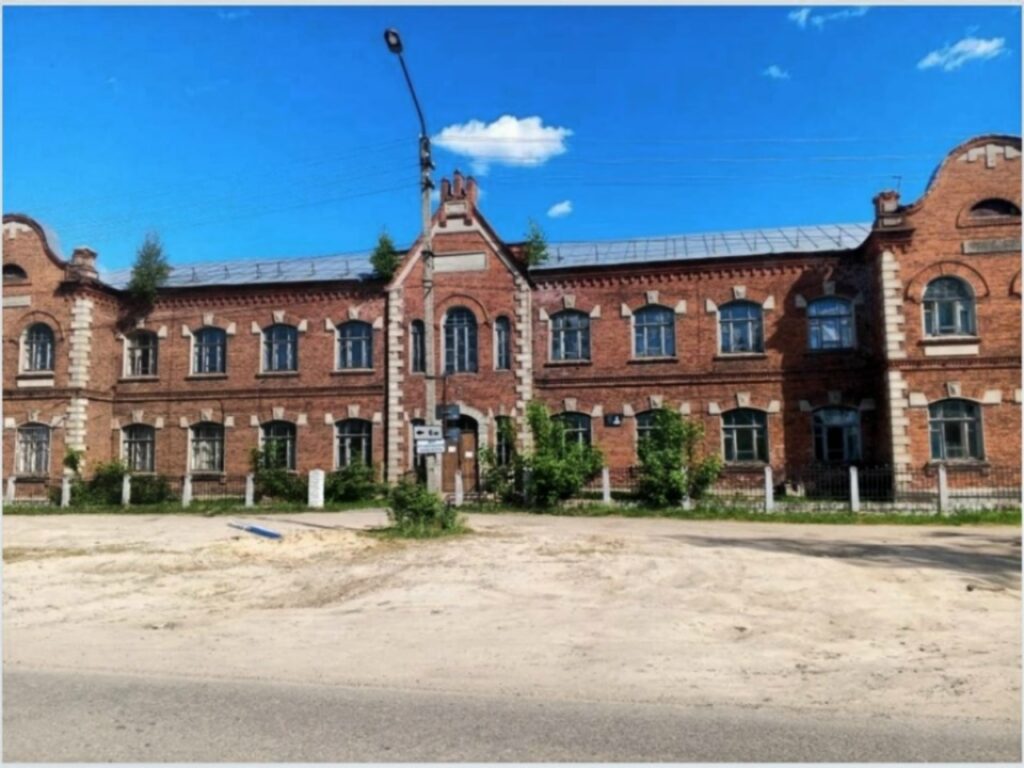 Старинной больнице в костромском райцентре обновят крышу