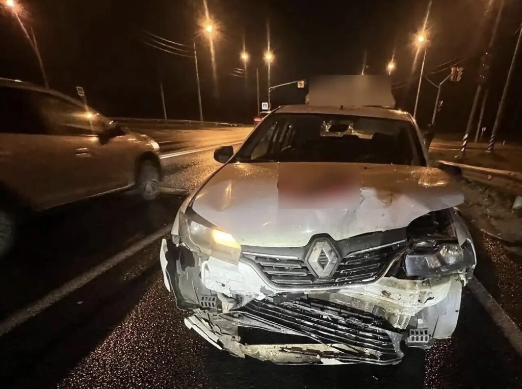 Два человека пострадали в жесткой аварии на окраине Костромы