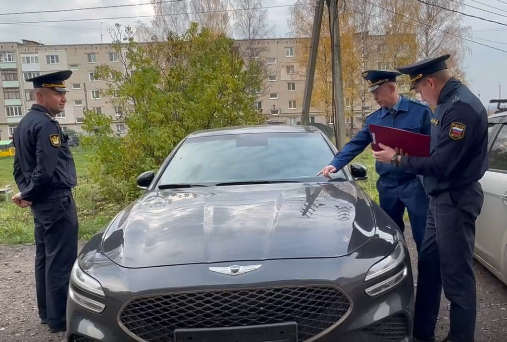 У главы сельского поселения в Костромском районе отобрали премиальный автомобиль