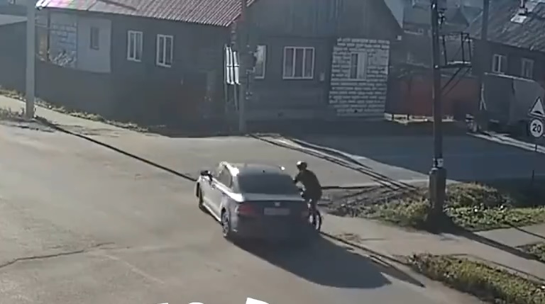 Велосипедист попал под колеса иномарки в костромском райцентре