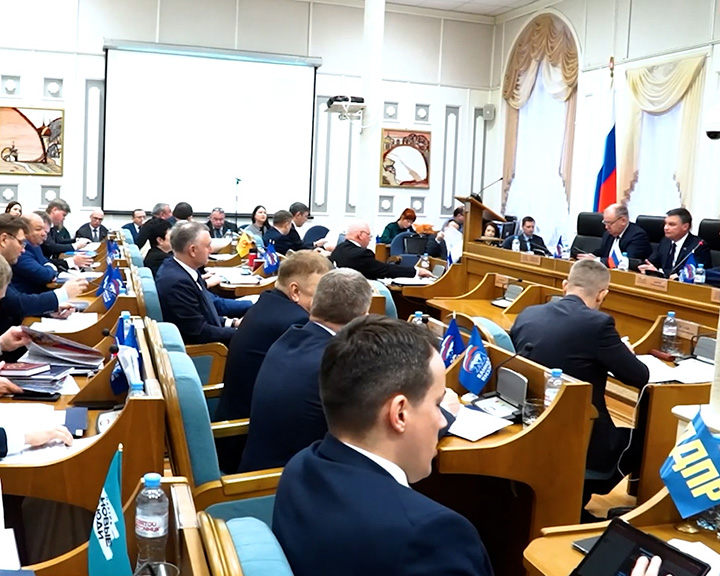 Контрасты Костромской облдумы: в парламенте сменили председателя и вынесли порицание оппозиционеру