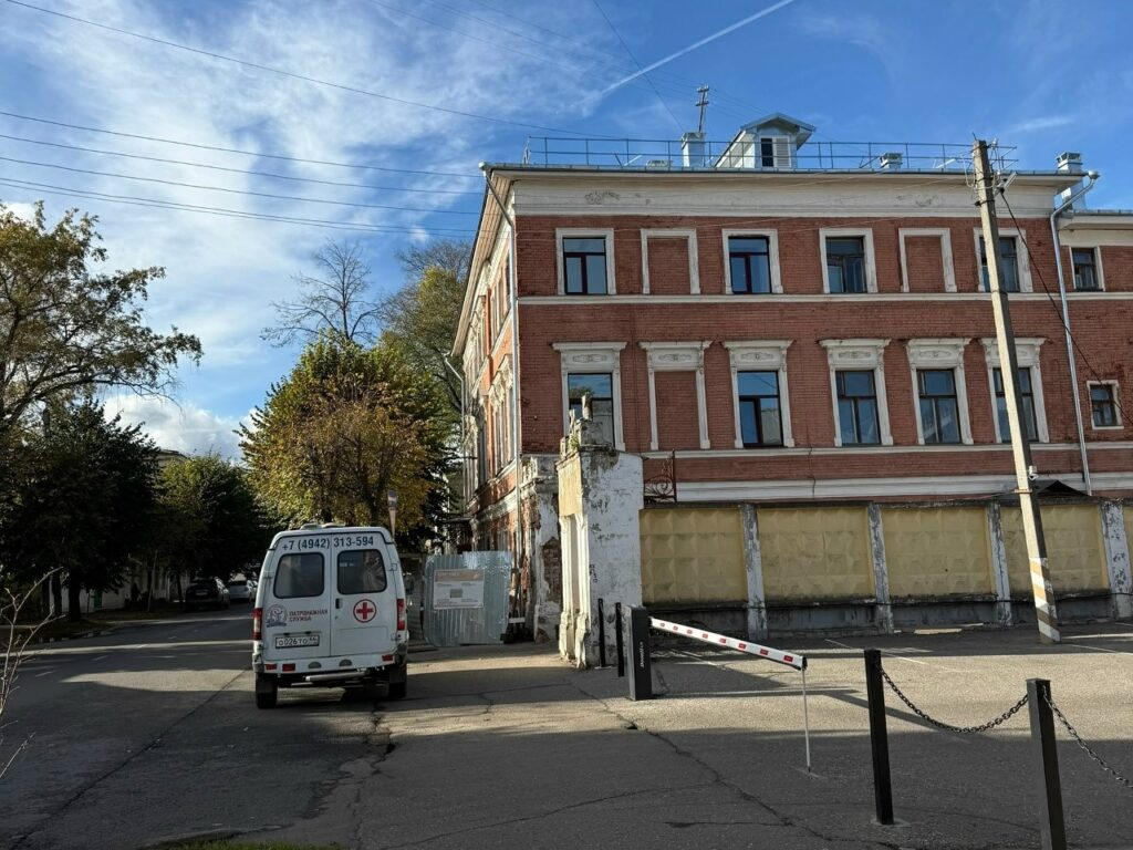Капремонт поликлиники на улице Свердлова в Костроме затянется до конца года