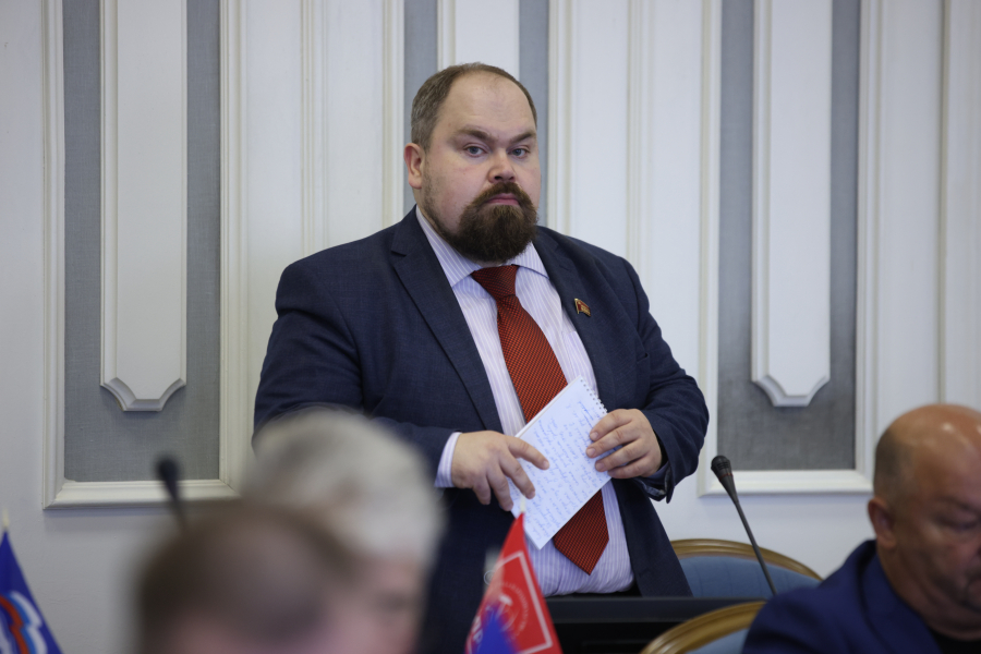 Депутаты Костромской областной Думы вынесли депутату фракции КПРФ Илье Дзезюле публичное порицание  