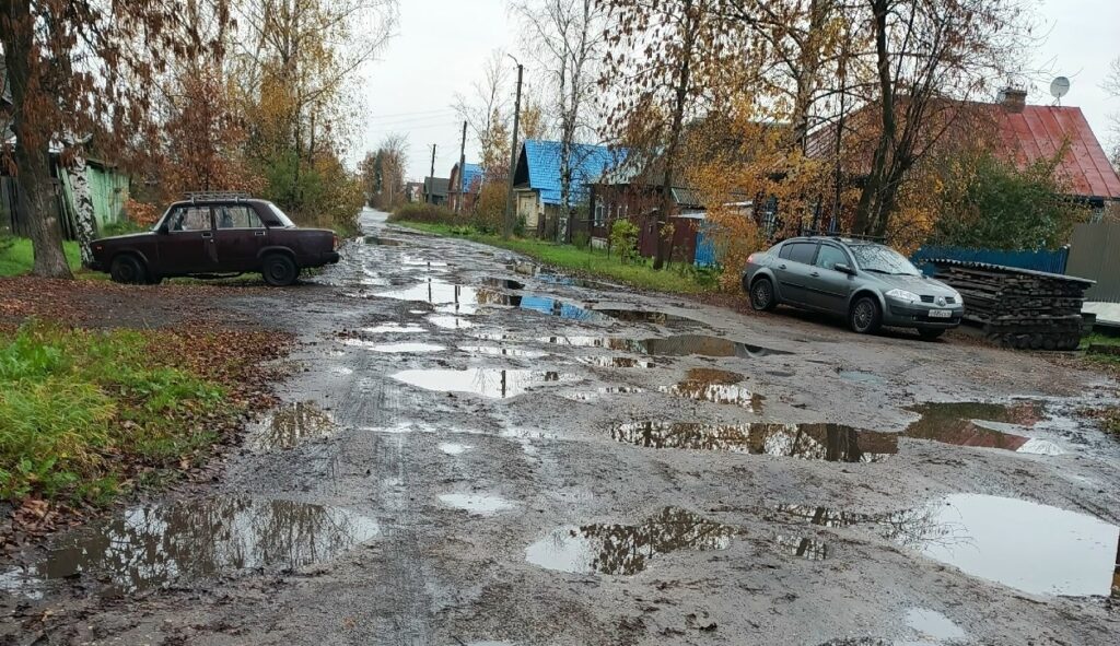 Жители костромского райцентра мечтают о ремонте дорог