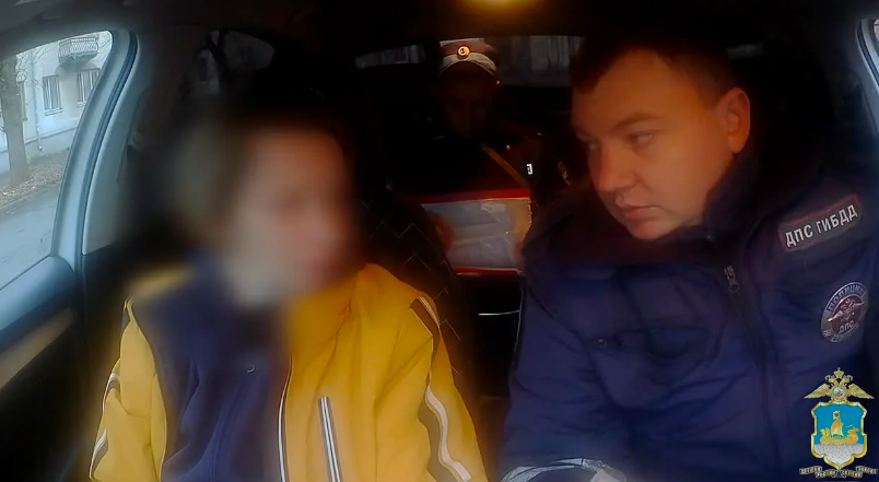 Врезалась в столб и нахамила полицейскому: в Костроме поймали пьяную автоледи