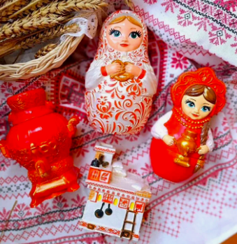 В Костроме продают необычных матрешек