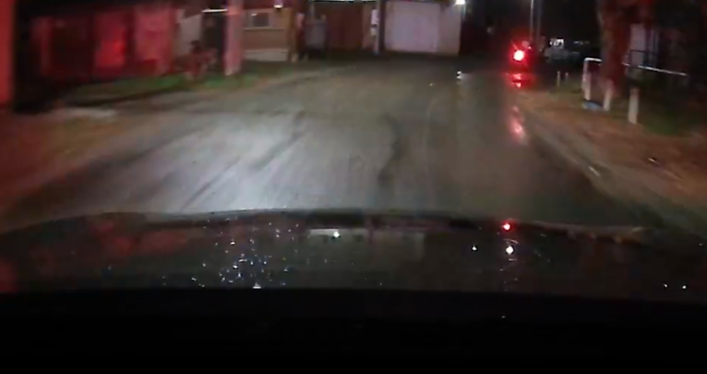 Пьяный костромской байкер завёл погоню в тупик и убежал