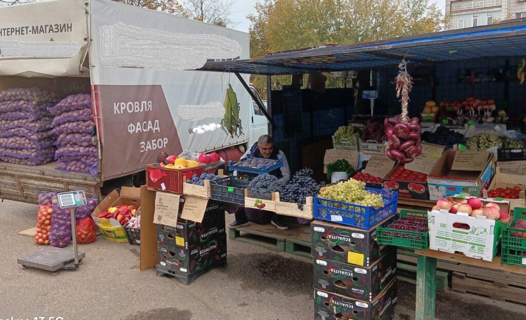 В Костроме борются с нелегальной уличной торговлей