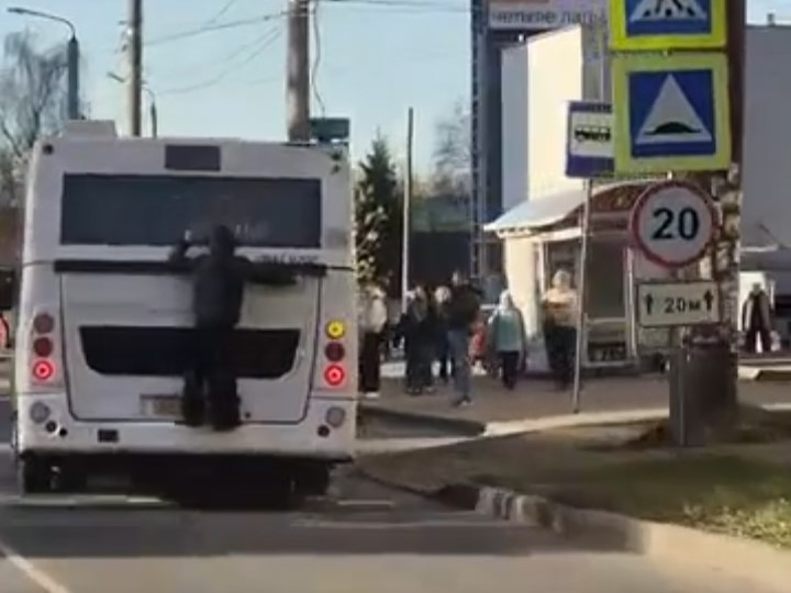Юный зацепер катался на автобусе по Костроме